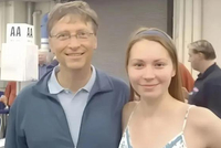 比尔·盖茨婚外情人照片曝光：与俄罗斯桥牌选手首次合影出现在2010年