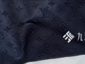 LV羽绒服穿3小时掉色女子发声：门店接待说LV的衣服不能出汗、不能沾水，非常不合理