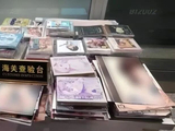 女子从日本“人肉”背回244本淫秽漫画，被判刑