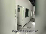 租客搬离时拆走门窗灯具卖废品，还称“室内物品想拆就拆”，房东：这是有多穷