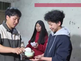 20岁小伙卖猪肉养6个弟弟妹妹，结果父母又生娃，小伙直呼无语