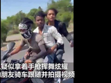 印度3兄弟骑摩托狂飙撞卡车身亡