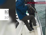钓鱼新手首次出海钓鱼，竟钓上15斤重的石斑鱼，老钓手10多年难遇这般“大货”