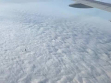 上海魔幻打开方式：高空俯瞰中国第一高楼 陆家嘴地标刺破云海