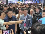 视频｜大咖云集北京车展 雷军李想同框互动