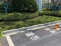 公园便民车位上锁成“看房专用” 市民质疑：相关部门回复为何“前后不一”？