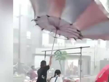 广东湛江遭遇雷雨大风天气：铁皮被吹飞，帐篷盖布被掀起，视频曝光