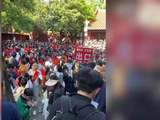 五一叠加财神赵公明生日，南岳衡山迎来客流高峰，现场人山人海、香火鼎盛