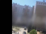 俄罗斯一地遭乌克兰袭击画面公布 无人机撞向建筑爆炸
