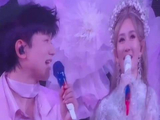 张杰谢娜演唱会甜蜜合唱《明天过后》，重现MV画面