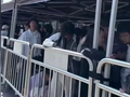 开门仅半小时客流量就几乎已满！五一过后胖东来依旧排长队，工作人员：可选择人少的超市购物
