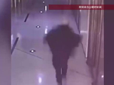 男子进理发店扔法拉利钥匙炫富，染发1000元后逃单，店员：跑得跟法拉利一样快