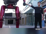 能开机甲了！宇树发布全球首款量产载人机甲，半吨重、能变形