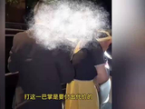 女子疯狂殴打网约车司机把自己累倒，司机全程没还手，淡定数巴掌：每一下都有代价