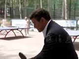 美媒主持人朝阳公园与大爷对战乒乓
