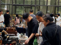 一个市集能做什么？七年，摊主从这里摆到海外