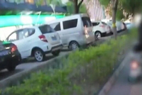 盲人女孩盲道被撞反被骂？警方通报：虚假摆拍！涉事博主已被禁止关注，作品被清空