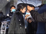 杨紫拍戏赶上恶劣天气帐篷漏了
