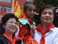 六一传大爱、初心映凉山，汪嘉伟夫妇再捐助学物资帮扶铁道兵希望学校