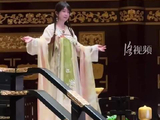 歌手孟庭苇现身洛阳