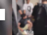 男大学生在女厕偷拍被抓现行，逃跑时致一女生受伤，学校：拟开除学籍