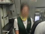 乘客用智能眼镜偷拍空姐，社区内还存大量偷拍路人视频，有店铺偷拍遮光贴已售5000+！涉事眼镜品牌回应