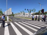 视频｜惊险一刻！电瓶车助力考生卡点入场