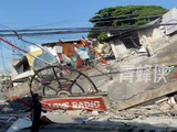 直击菲律宾7.9级地震现场：有房屋坍塌成废墟，静止车辆被震得前后移动