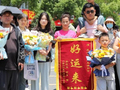 大考2026|高考落幕，芜湖家长花式祝福：鲜花里藏着167元，谐音“要录取”