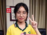 女生查分后苦恼选清华还是北大