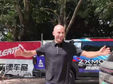 视频丨车手德比斯首次与张雪在中国见面