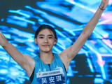 腹肌女神吴安琪和吴艳妮亲密比心，中国女子100米栏未来核心是她