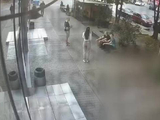 乌克兰征兵人员伪装路人设局：“便衣眼线”锁定目标通知巡逻队，男子识破后逃脱
