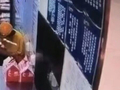 “刚打包好的烤鸭放在取餐口，凭空消失了！”北京警方：一外卖骑手盗走烤鸭，送给朋友食用，已拘