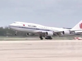 习近平抵达华盛顿，特朗普机场热情迎接
