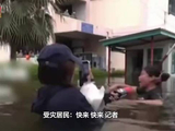 泰国洪灾女子站齐胸洪水中邀记者“沉浸式”报道
