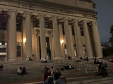 哥大校园夜色，百年学府，灯火长明。