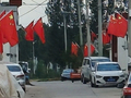 满村“中国红”！延津这个村连续四年用272面国旗迎国庆