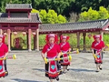 一寨红旗一抹红，花山瑶乡载歌欢聚共贺祖国华诞