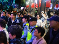 【场面】客流涌动打卡忙，静安多警联动守护城市烟火平安