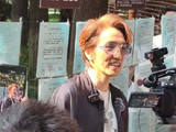 林志炫现身公园相亲角唱单身情歌