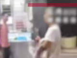 老师阻止学生离校引争执，竟大喊“开车撞死你”！当地教育局回应