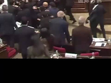 亚美尼亚议会打成一团