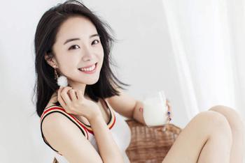 LOL美女主持余霜晒新写真