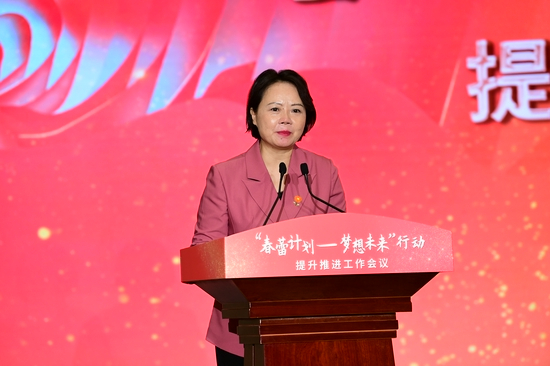 　　四川省妇联党组书记、主席杨娟介绍四川省委省政府在凉山州开展“树新风促振兴”暨妇女儿童关爱提升三年行动和落实全国妇联支持凉山州三年行动实施方案有关安排