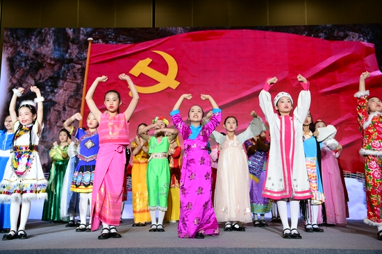 春蕾梦想合唱团演唱《唱支山歌给党听》