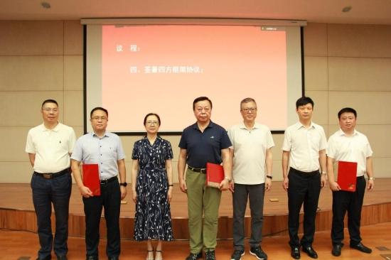 “思源工程”联合民建贵州省委捐赠2500所“思源•云图书馆”签约仪式在遵义举行