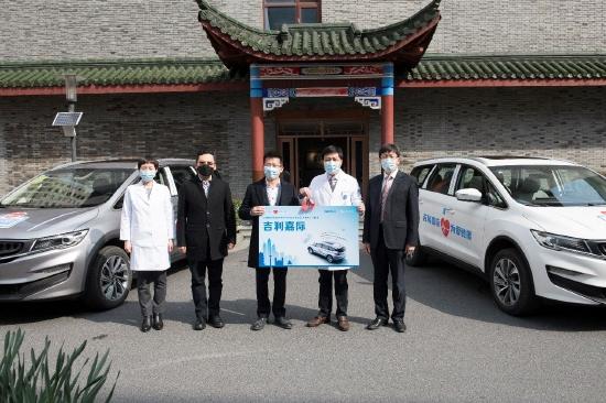 面对新冠肺炎疫情,李书福公益基金会设立2亿元专项基金,用于支援湖北、广东、浙江、河南、陕西等疫情严重地区的疫情防控工作。
