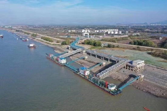 兴业银行长沙分行融资支持的岳阳港危化品船舶洗舱站