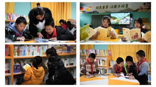 石溪小学的孩子们在图书馆内阅读着社会爱心人士捐赠的书籍